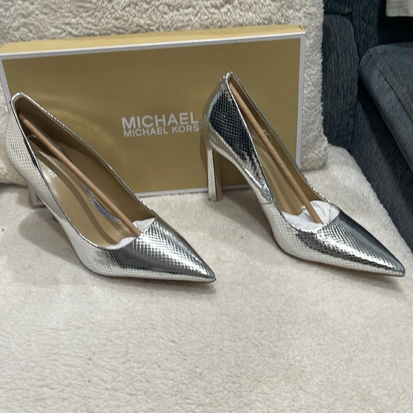 Michael Kors size 9 Silver Snakeskin with a 4” heel.  Brand new never worn. - Picture 2 of 3